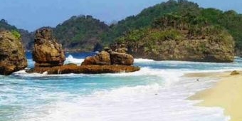 Harga Tiket dan Pesona Pantai Kondang Merak Malang Bulan ini