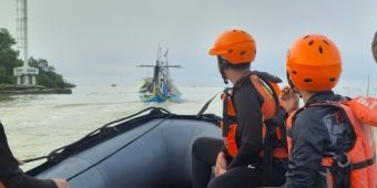 Nelayan asal Mandangin Sampang Dilaporkan Jatuh dari Kapal, Tim SAR Lakukan Pencarian