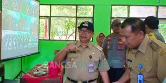 Bupati Blitar Pantau UNBK SMAN 1 Garum Lewat Kamera CCTV