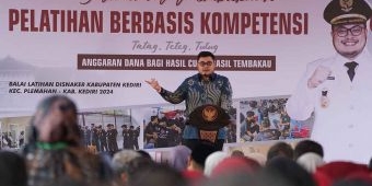 Siapkan SDM Pekerja Unggul, Bupati Kediri Beri Pelatihan Berbasis Kompetensi untuk Masyarakat