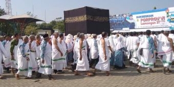 1.734 CJH Lamongan Ikuti Manasik Haji di Alun-alun