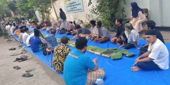 Warga Mojoroto Kota Kediri Buat 150 Lengkong dari Pelepah Pisang, Tradisi Jawa yang Ramah Lingkungan