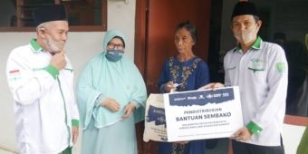 ​NU Care-LAZISNU Jatim Distribusikan Ratusan Paket Sembako Sobat Ambyar