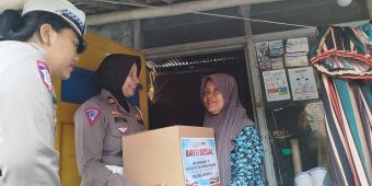 Polwan Jombang Bantu Nenek Sulasmi, Hidup Sebatang Kara Tanpa Akses Bantuan Sosial
