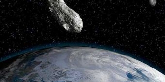 Waspada! Asteroid Raksasa Terbang Sangat Dekat Bumi