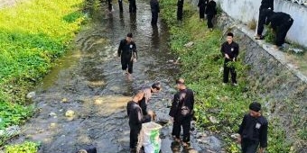 Peringati WCD 2025, Wali Kota dan Wawali Kediri Tuangkan Eco Enzym di Sungai Brantas