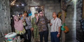 Blusukan ke Puncu, Bupati Kediri Bantu Bocah Berkebutuhan Khusus