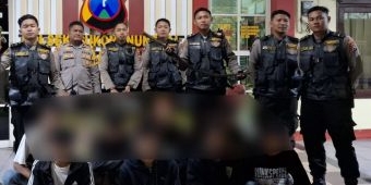 Polrestabes Surabaya Amankan 8 Pemuda di Simo Gunung Barat, Diduga Mau Tawuran