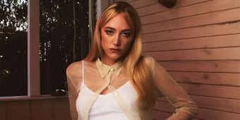 Maika Monroe Kembali Bintangi Victorian Psycho