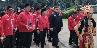 Daftar Bacaleg, PDIP Kabupaten Kediri ke KPU Naik Andong dan Becak