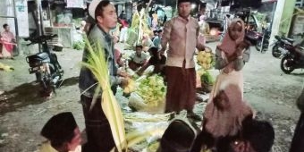 Jelang Lebaran Ketupat, Penjual Cangkang dan Janur Mulai Menjamur di Pamekasan