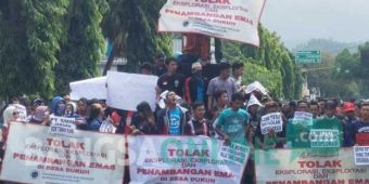 Warga Desa Dukuh Trenggalek Tolak Penambangan Emas PT SMN