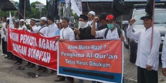 Tuntut Ahok Ditahan, Ratusan Umat Islam di Ngawi Gelar Demo di tengah Kota
