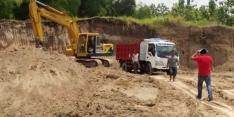 Tambang Pasir Ilegal di Desa Tebon Dirazia, Sejumlah Alat Berat dan Pekerja Diamankan