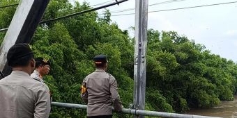 Wakapolres Ngawi Tinjau Titik Rawan Banjir dan Longsor