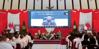 Wamen Ossy Dermawan Beri Bekal Kepada Taruna di Kegiatan PKKTB Prodi Diploma IV Pertahanan 2025