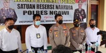 Bongkar Produsen Arak Jowo Jelang Nataru, Polres Ngawi Amankan Dua Wanita Paruh Baya