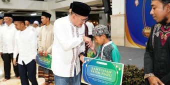Safari Ramadhan di Gresik, Dirut Pupuk Indonesia Salurkan Santunan ke Ribuan Masyarakat