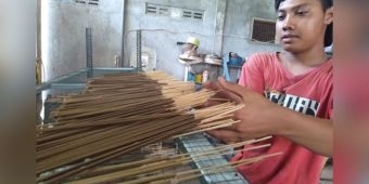 Jelang Imlek, Produsen Dupa di Jombang Kebanjiran Order