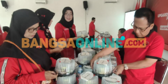 Ultah Megawati ke-77, DPC PDI Perjuangan Kediri Bagikan Tumpeng ke Warga dan Panti Asuhan