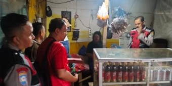 Warung Kuning Porong Digrebek, Polisi Temukan Sejumlah Botol Miras yang Dijual