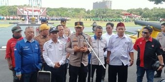 Ribuan Buruh Ikuti Apel Kebangsaan di Mapolda, Kapolda Jatim: Polri dan Pekerja Mitra Strategis