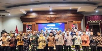 Gubernur Jatim Bersama Menhub Gelar Rapat Bahas Kesiapan Hadapi Angkutan Lebaran 2026