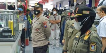 Di Blitar, Pembeli Berjubel di Pusat Pembelanjaan, Petugas Turun Tangan