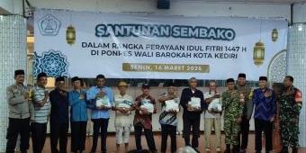 Ponpes Wali Barokah Kediri Bagikan 750 Paket Sembako kepada Kaum Duafa