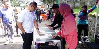 Sisa 10 Hari Menjabat, Pj Wali Kota Batu Tetap Menyapa dan Borong Jualan PKL di CFD