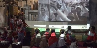 Upaya Didik Anak Cinta Indonesia, Warga Perum Pesona Permata Gading 1 Gelar Nobar Film Perjuangan