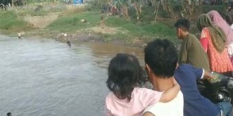 Dua Bocah TK di Pasuruan Terseret Arus Sungai Welang