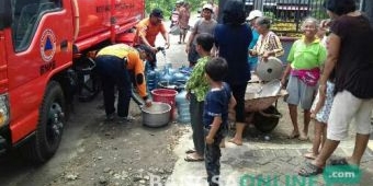 Imbas Banjir, Warga Notorejo Tulungagung Berebut Air Bersih