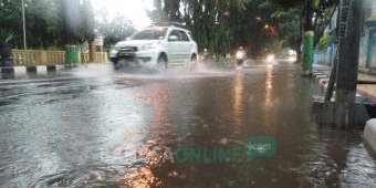 Drainase Belum Optimal, Sejumlah Jalan Protokol di Tuban Masih Tergenang