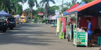 Ratusan PKL di Bangkalan Berjualan di Ruas Jalan, Satpol PP Tak Berdaya Lakukan Penertiban