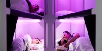 Pesawat Kelas Ekonomi Dilengkapi dengan Tempat Tidur