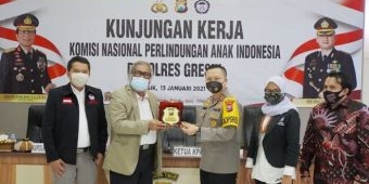 Respons Cepat Tangani 2 Kasus Anak, Kapolres Gresik Diganjar Penghargaan KPAI