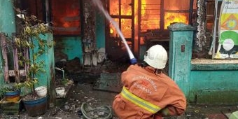 Diduga Ada Kebocoran dari Tabung Gas Elpiji, Rumah di Bogen Surabaya Ludes Terbakar