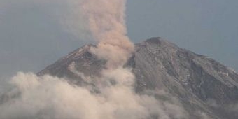 Gunung Semeru Kembali Letuskan Awan Panas, Warga Diminta Tidak Beraktivitas