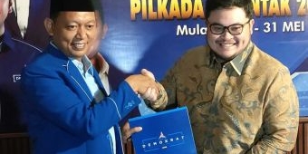 Dhito Kembalikan Formulir Pendaftaran Bacabup ke Partai Demokrat