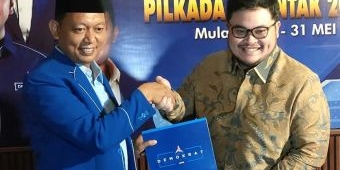 Dhito Kembalikan Formulir Pendaftaran Bacabup ke Partai Demokrat