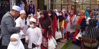 Jelang Lebaran, Pengusaha di Gresik ini Santuni Ratusan Anak Yatim