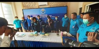 ​Amankan 6 Tersangka, BNNP Jatim Musnahkan 5,2 Kg Sabu