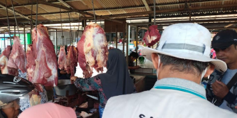 Antisipasi Daging Sapi Glonggong dan DKPP Kota Kediri Lakukan Sidak di Pasar Setono Betek