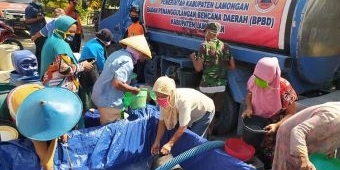 Masuki Musim Kemarau, BPBD Lamongan Mulai Lakukan Pengedropan Air Bersih ke Daerah Rawan Kekeringan​