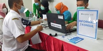 Ribuan Guru di Surabaya Divaksin Covid-19 Dosis Pertama
