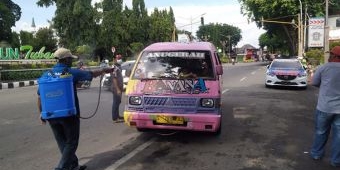 Cegah Penularan Covid-19, Puluhan Angkot Disemprot Disinfektan