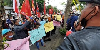 Tuntut Penyelesaian Kasus Korupsi, Kejari Blitar Digeruduk Massa di Hari Antikorupsi