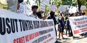 Dua Kelompok Massa Demo di PN Surabaya