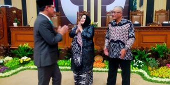 Sudiono Fauzan Lantik Hj Sulistyo Wahyuni sebagai Anggota PAW DPRD Pasuruan
